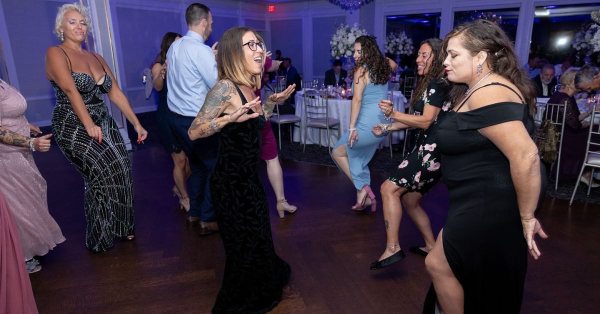 9 Mitzvah Hora Dance Tips for a Memorable Day