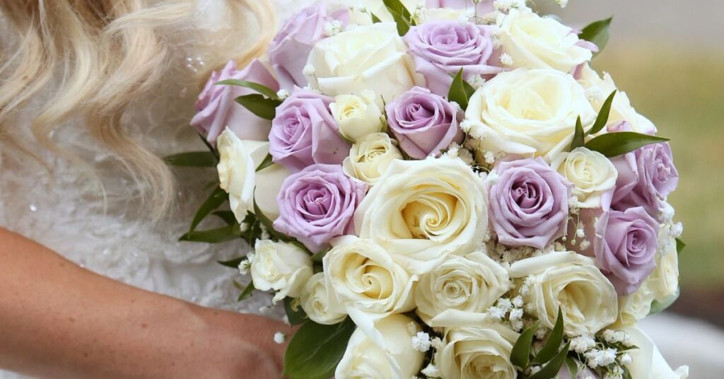 9 Bouquet Toss Songs That Will Energize the Crowd